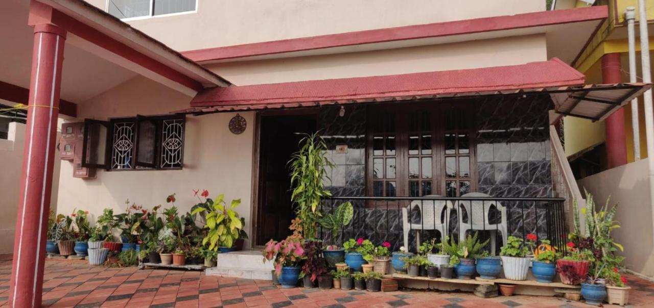 Giri'S Homestay Madikeri Exterior photo