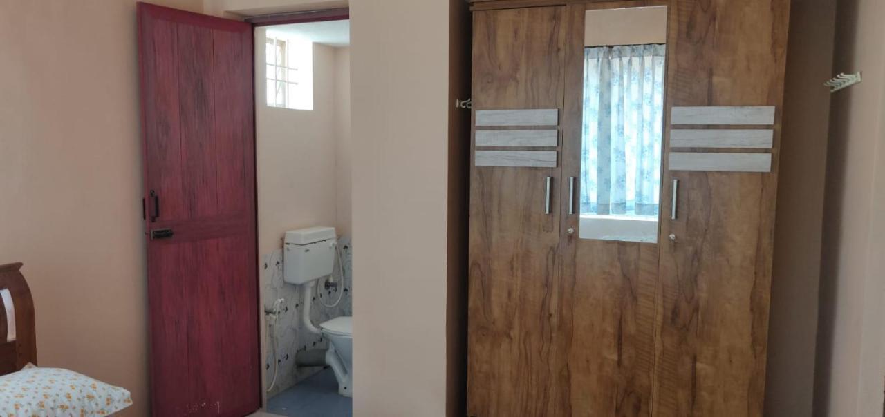 Giri'S Homestay Madikeri Exterior photo