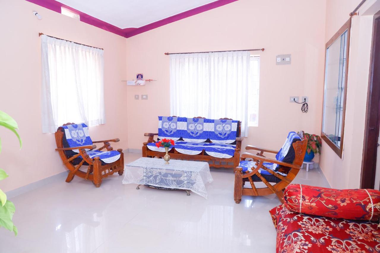 Giri'S Homestay Madikeri Exterior photo