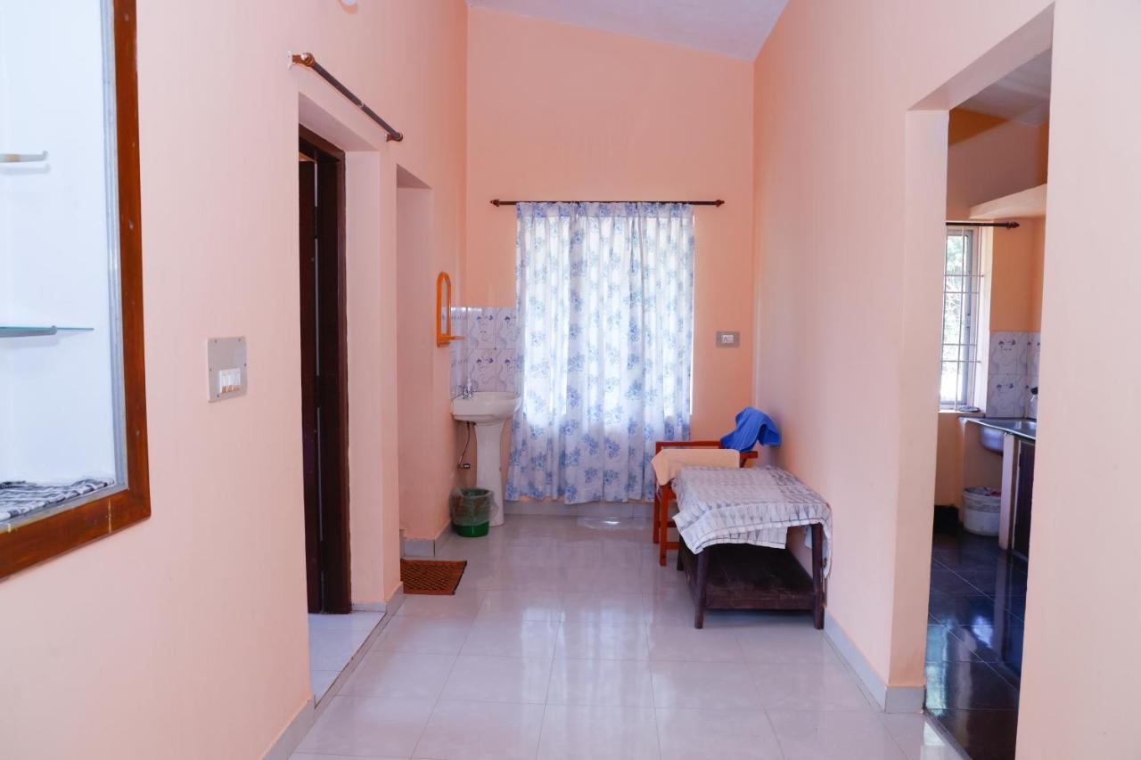 Giri'S Homestay Madikeri Exterior photo